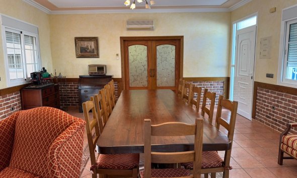 Resale - Townhouse -
Los Montesinos