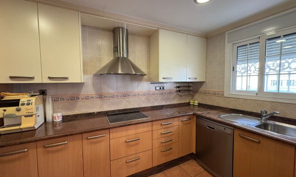 Resale - Townhouse -
Los Montesinos