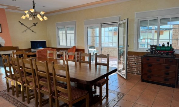 Resale - Townhouse -
Los Montesinos