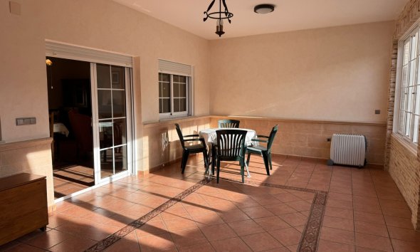 Resale - Townhouse -
Los Montesinos