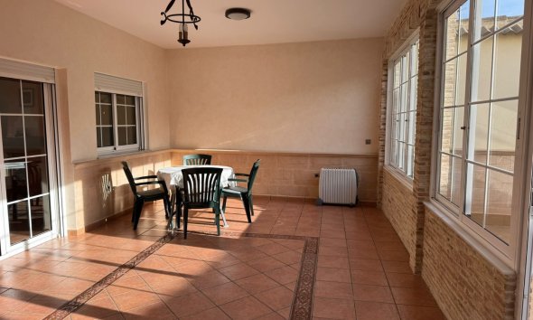 Resale - Townhouse -
Los Montesinos