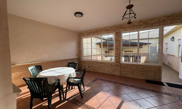 Resale - Townhouse -
Los Montesinos