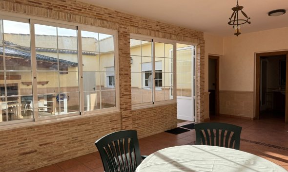 Resale - Townhouse -
Los Montesinos
