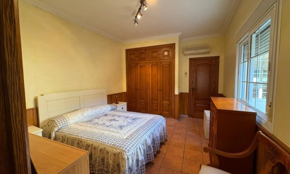 Resale - Townhouse -
Los Montesinos