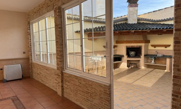 Resale - Townhouse -
Los Montesinos