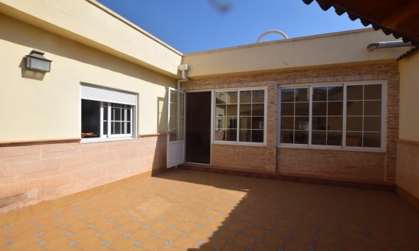 Resale - Townhouse -
Los Montesinos