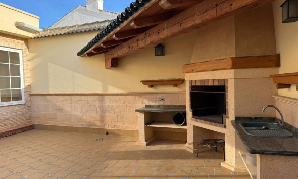 Resale - Townhouse -
Los Montesinos