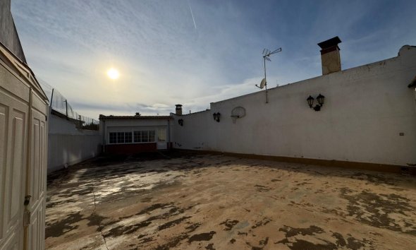 Resale - Townhouse -
Los Montesinos
