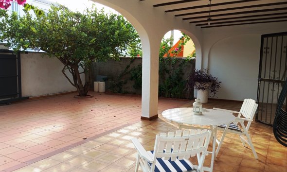 Reventa - Villa -
Oliva