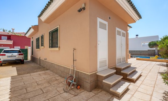 Resale - Villa -
Ciudad Quesada