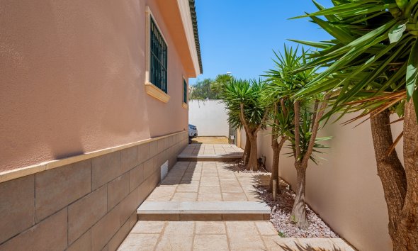 Resale - Villa -
Ciudad Quesada