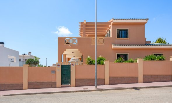 Resale - Villa -
Ciudad Quesada
