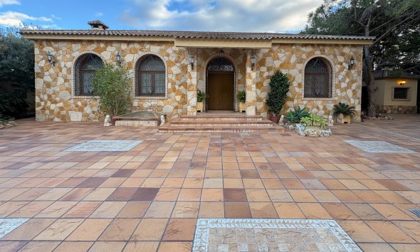Gensalg - Country House -
Elche - Altzabares Alto