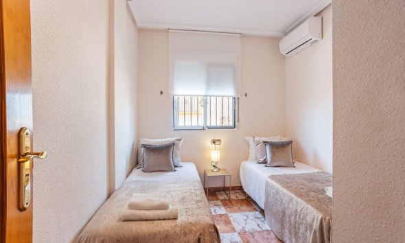 Gensalg - Rækkehus -
Orihuela Costa - La Regia