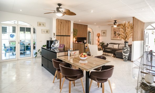 Reventa - Villa -
La Marina - LA MARINA