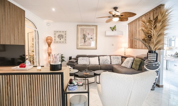 Reventa - Villa -
La Marina - LA MARINA
