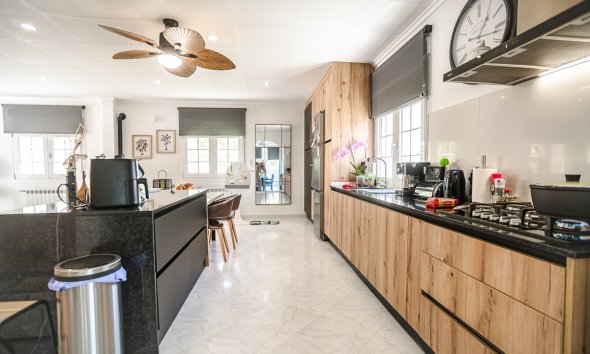 Reventa - Villa -
La Marina - LA MARINA