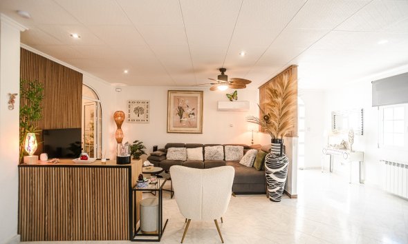 Reventa - Villa -
La Marina - LA MARINA