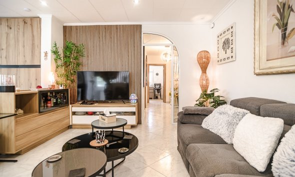 Reventa - Villa -
La Marina - LA MARINA