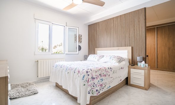 Reventa - Villa -
La Marina - LA MARINA