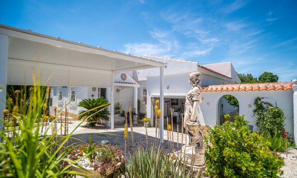 Reventa - Villa -
La Marina - LA MARINA