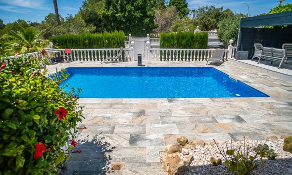 Reventa - Villa -
La Marina - LA MARINA