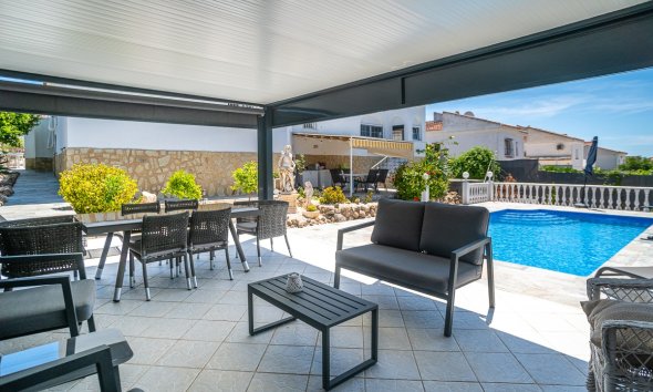 Reventa - Villa -
La Marina - LA MARINA