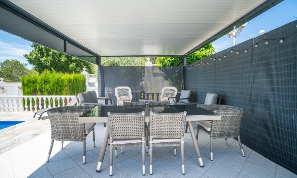 Reventa - Villa -
La Marina - LA MARINA