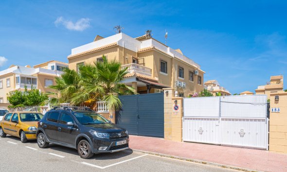 Resale - Townhouse -
Ciudad Quesada