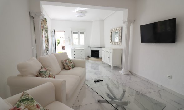 Reventa - Villa -
Ciudad Quesada - La Fiesta