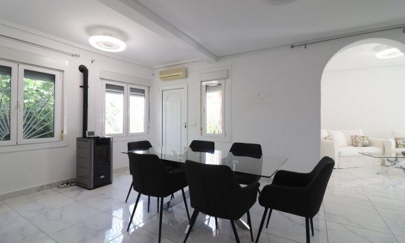 Reventa - Villa -
Ciudad Quesada - La Fiesta