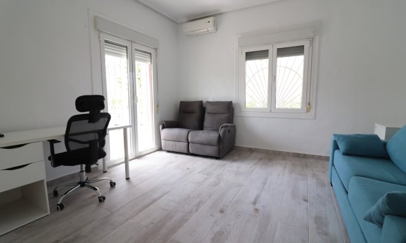 Reventa - Villa -
Ciudad Quesada - La Fiesta