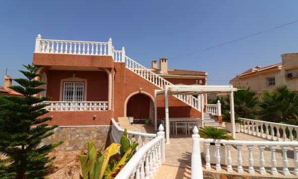 Reventa - Villa -
Ciudad Quesada - La Fiesta