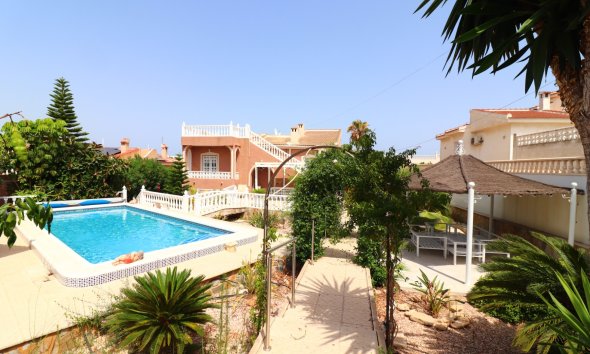 Reventa - Villa -
Ciudad Quesada - La Fiesta