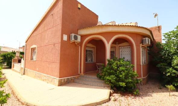 Reventa - Villa -
Ciudad Quesada - La Fiesta