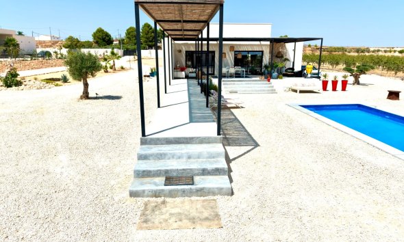 Resale - Villa -
Pinoso